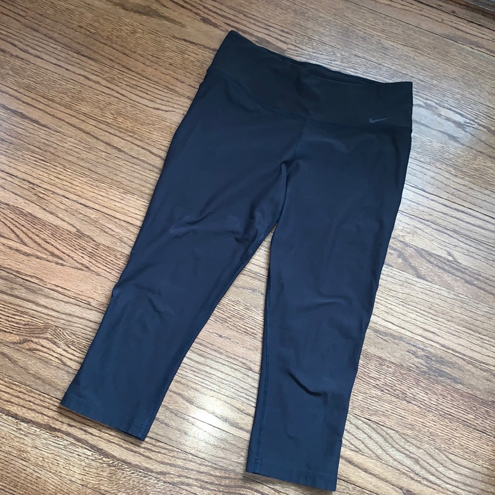Cropped Nike DriFit Leggings